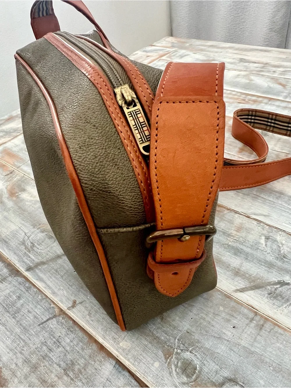 Vintage Burberry Crossbody Unisex Camera Bag – Made in Italy | Olive & Tan